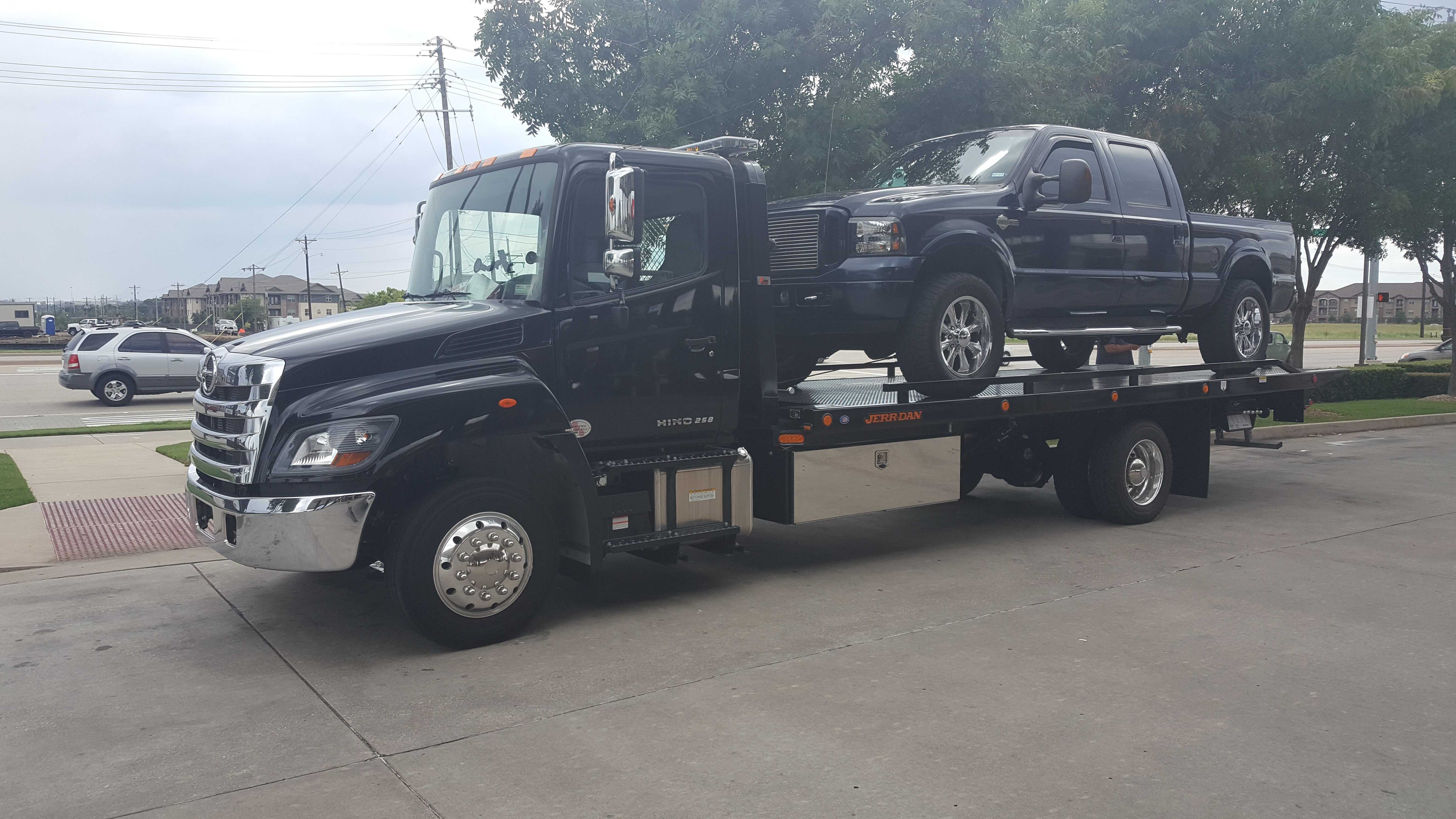 Flatbed Tow tuck in dallas tx business image in Dallas, TX